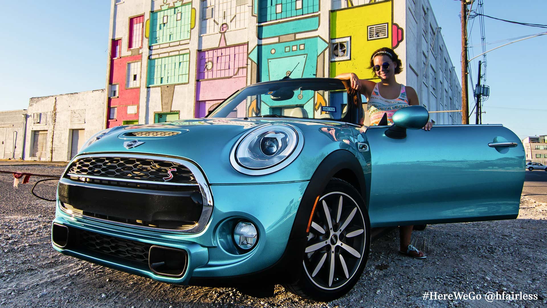 MINI 3-Türer Hatch mit crazy Blue Metallic-Lackierung